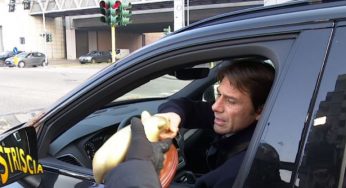 “Se non mangerò il panettone si vede che non l’avrò meritato”: Conte dimesso anche davanti al Tapiro d’oro