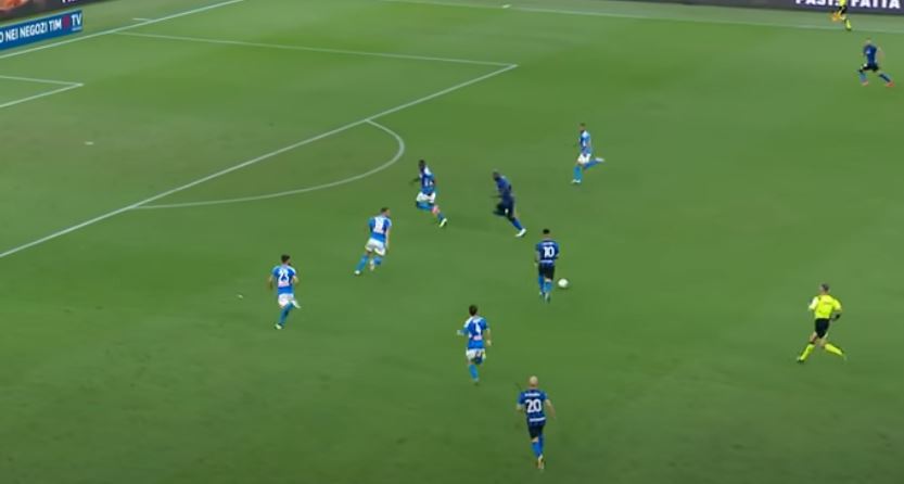 Lautaro prima della rete del 2-0 contro il Napoli